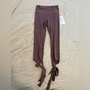 Align Love Knot Lululemon Crop Leggings